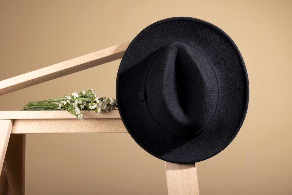 wide brim black fedora outfit